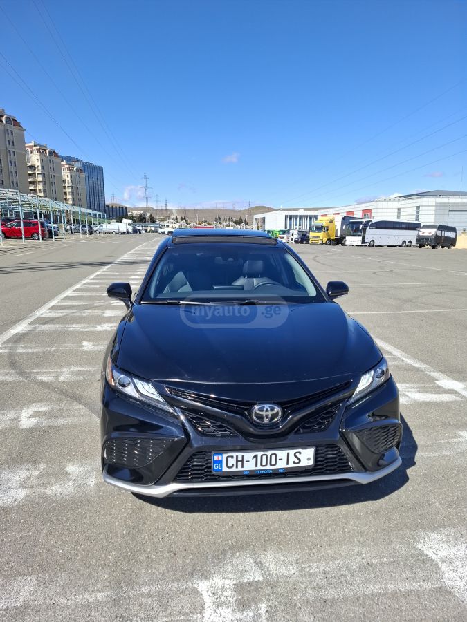 Toyota Camry - фото 1