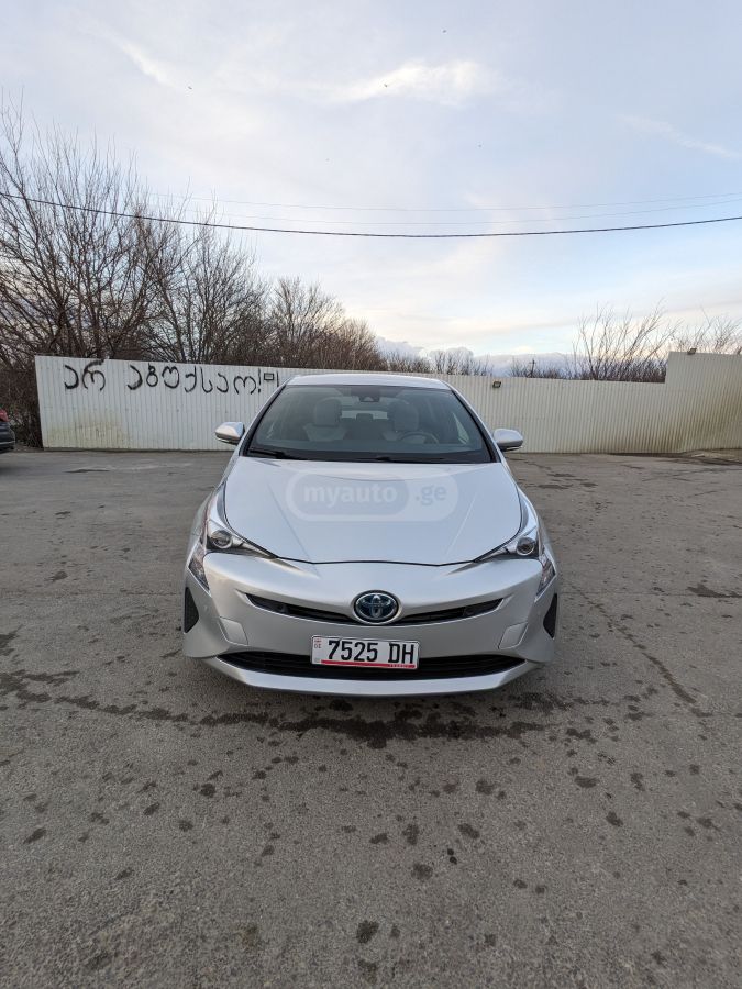 Toyota Prius - фото 1