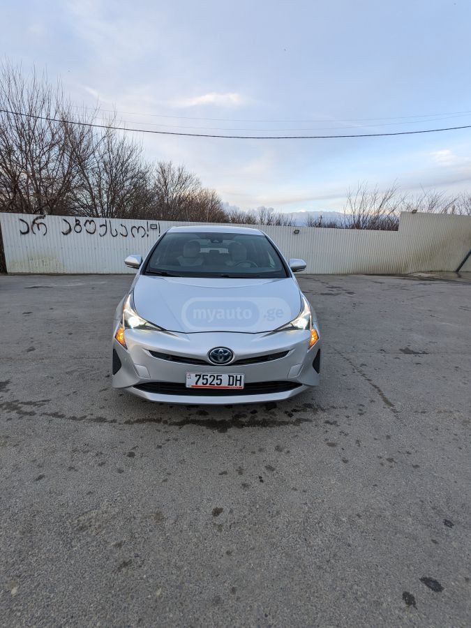 Toyota Prius - фото 2