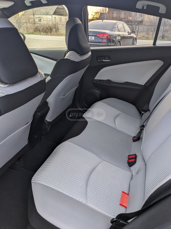 Toyota Prius - фото 8