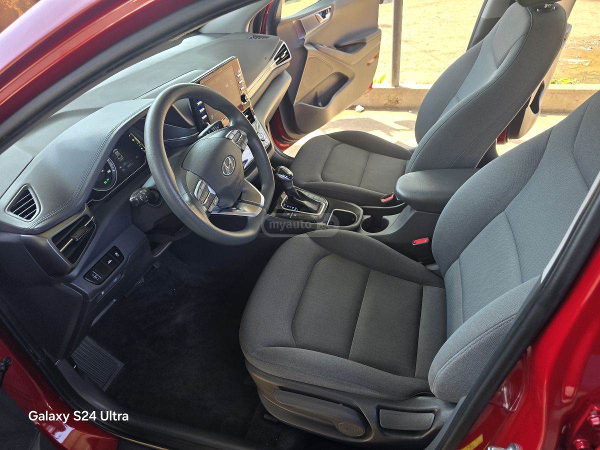 Hyundai Ioniq - фото 10