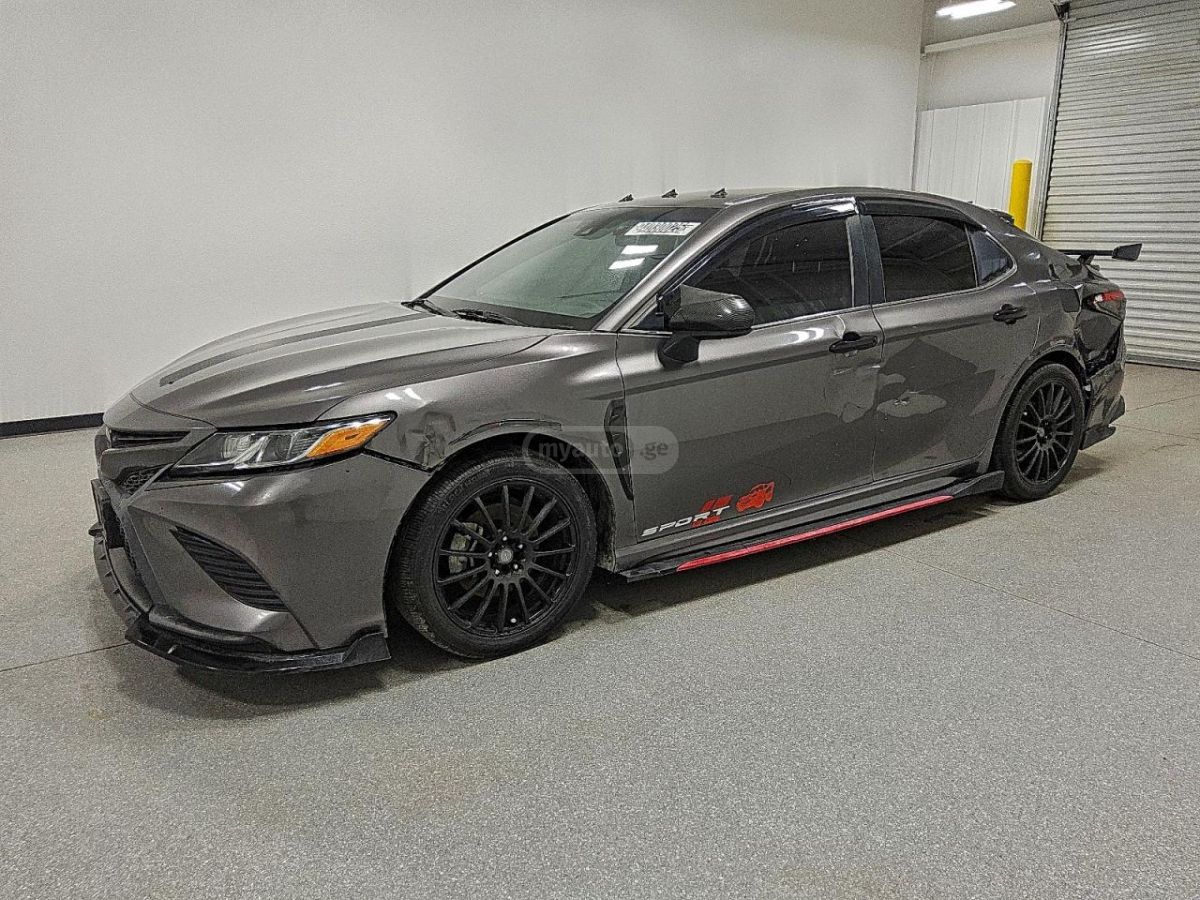 Toyota Camry - фото 2