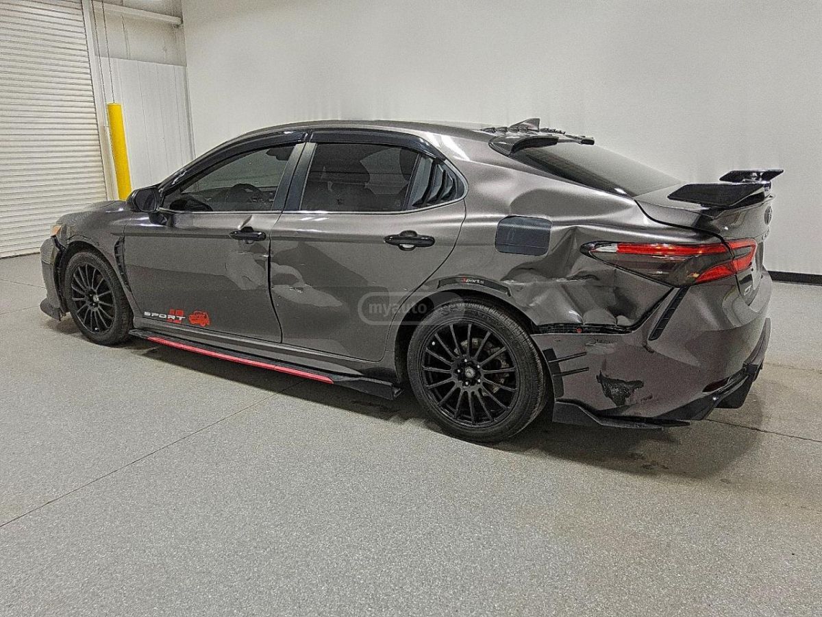 Toyota Camry - фото 3