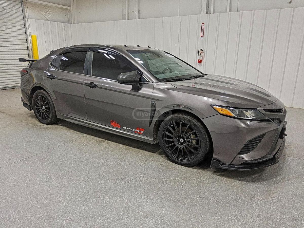 Toyota Camry - фото 5