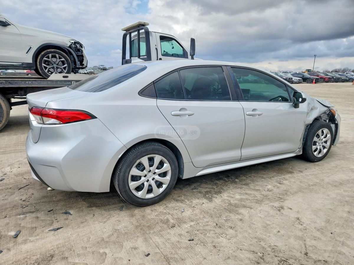 Toyota LE 4dr Sedan CVT — миниатюра 3