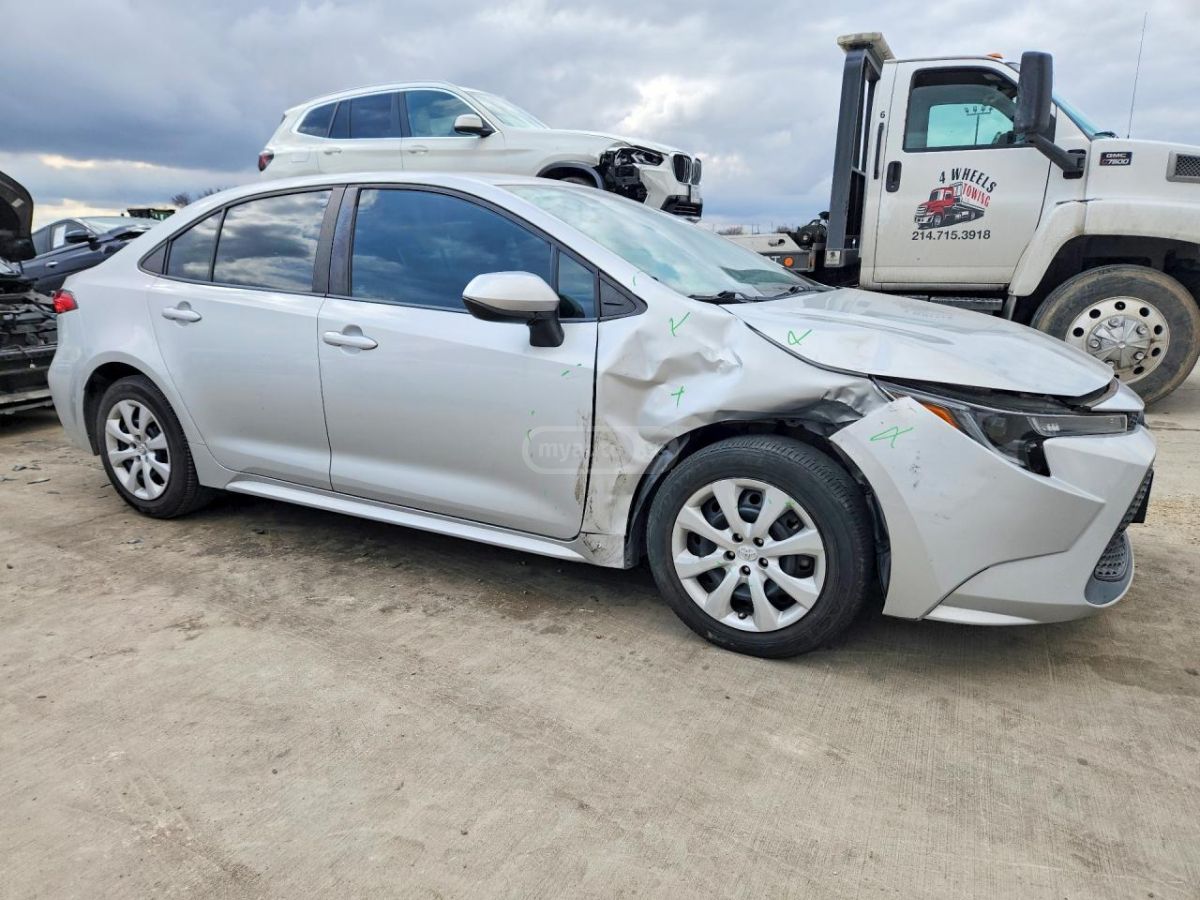 Toyota LE 4dr Sedan CVT — миниатюра 4