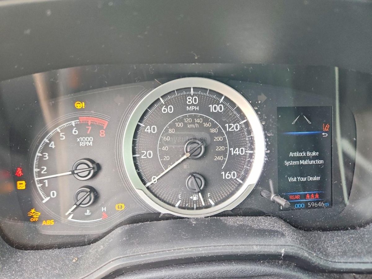 Toyota LE 4dr Sedan CVT — миниатюра 9