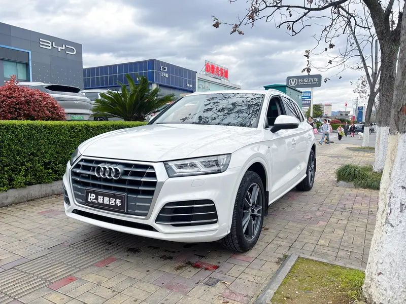 Audi Q5 - фото 1