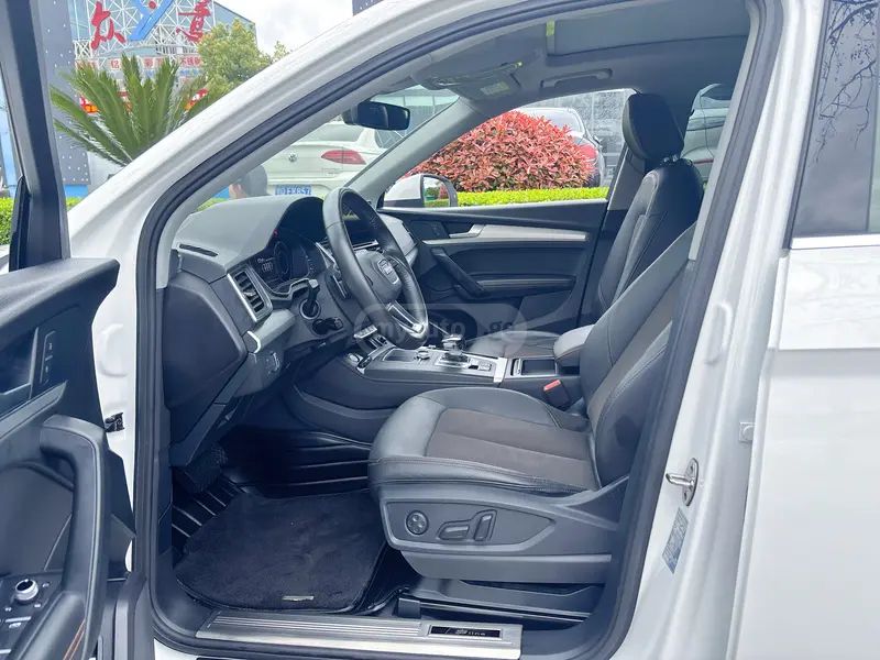 Audi Q5 - фото 10