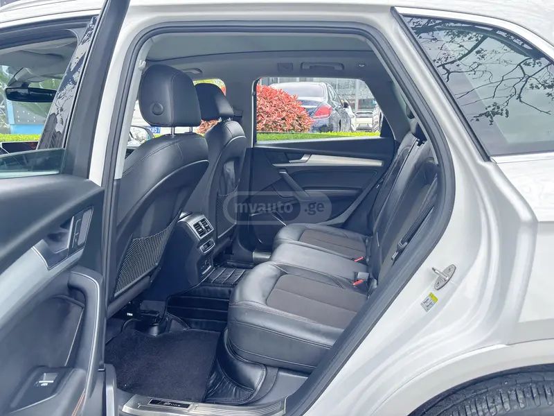 Audi Q5 - фото 11
