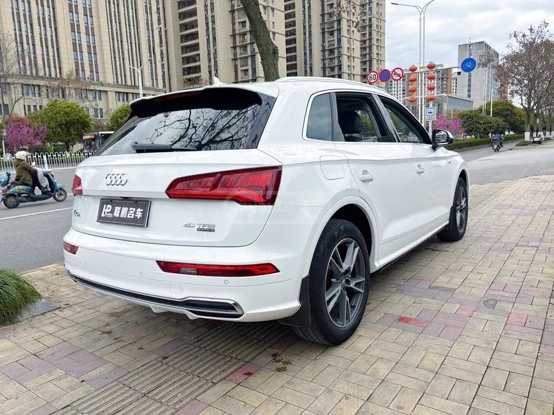 Audi Q5 - фото 6