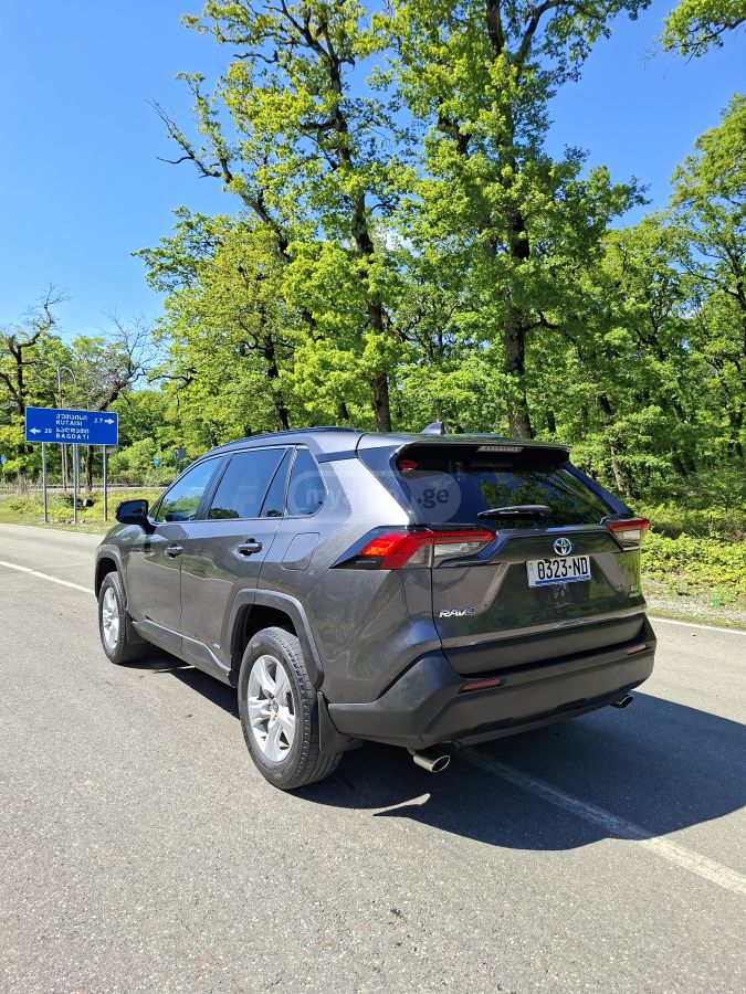Toyota RAV 4 - фото 4