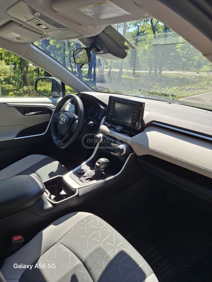 Toyota RAV 4 - фото 8