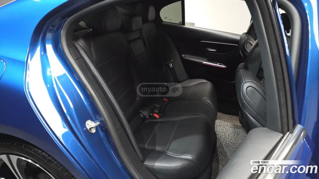 Mercedes-Benz C 63 AMG - фото 12