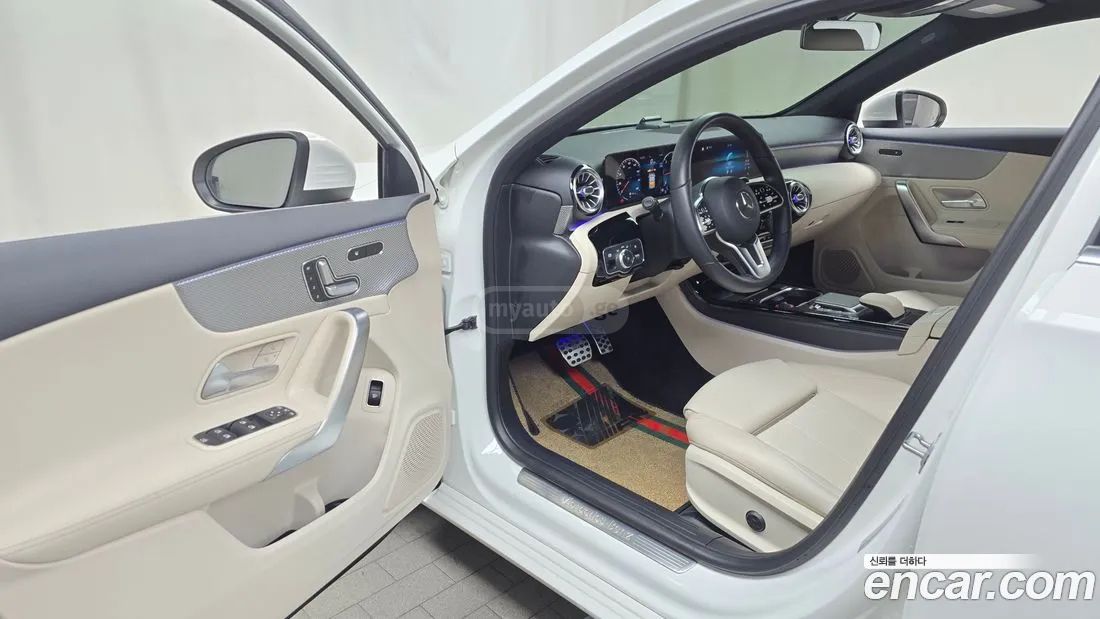 Mercedes-Benz A 45 AMG 2021 — миниатюра 10