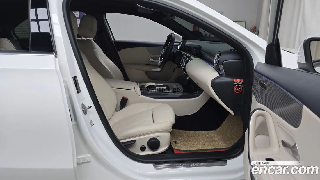 Mercedes-Benz A 45 AMG 2021 — миниатюра 11