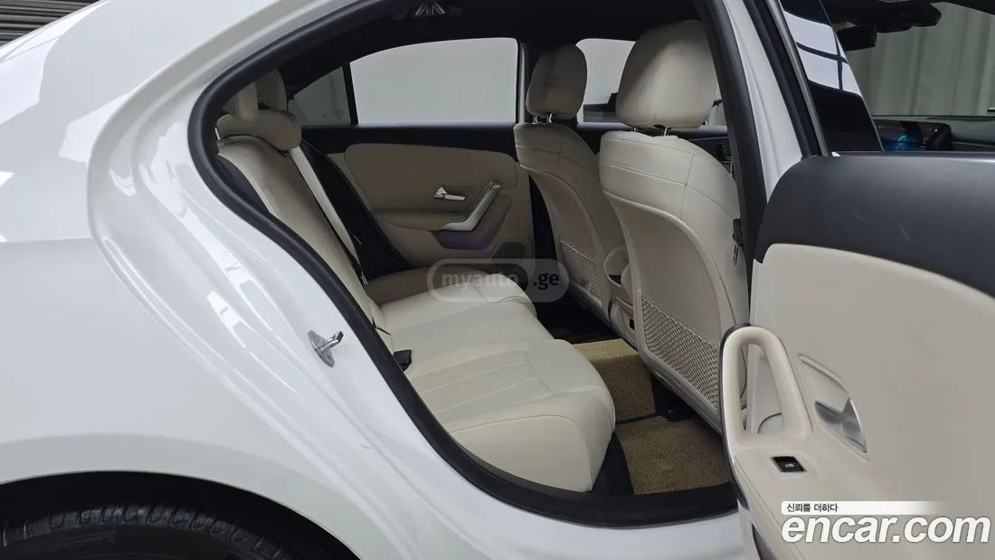 Mercedes-Benz A 45 AMG 2021 — миниатюра 12