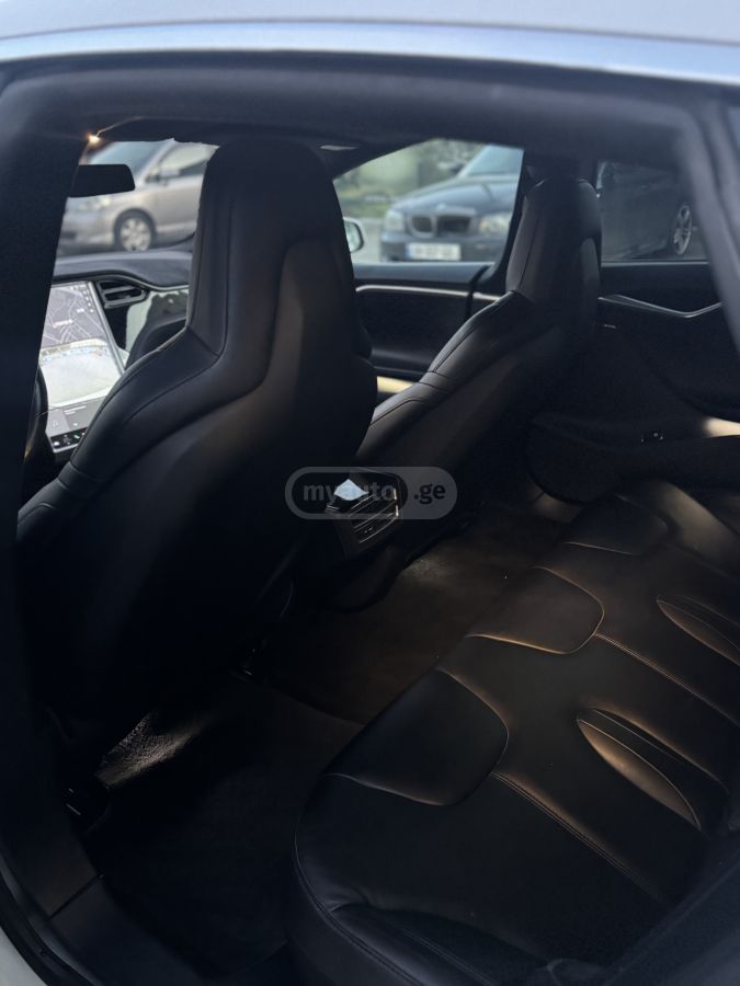 Tesla Model S - фото 7