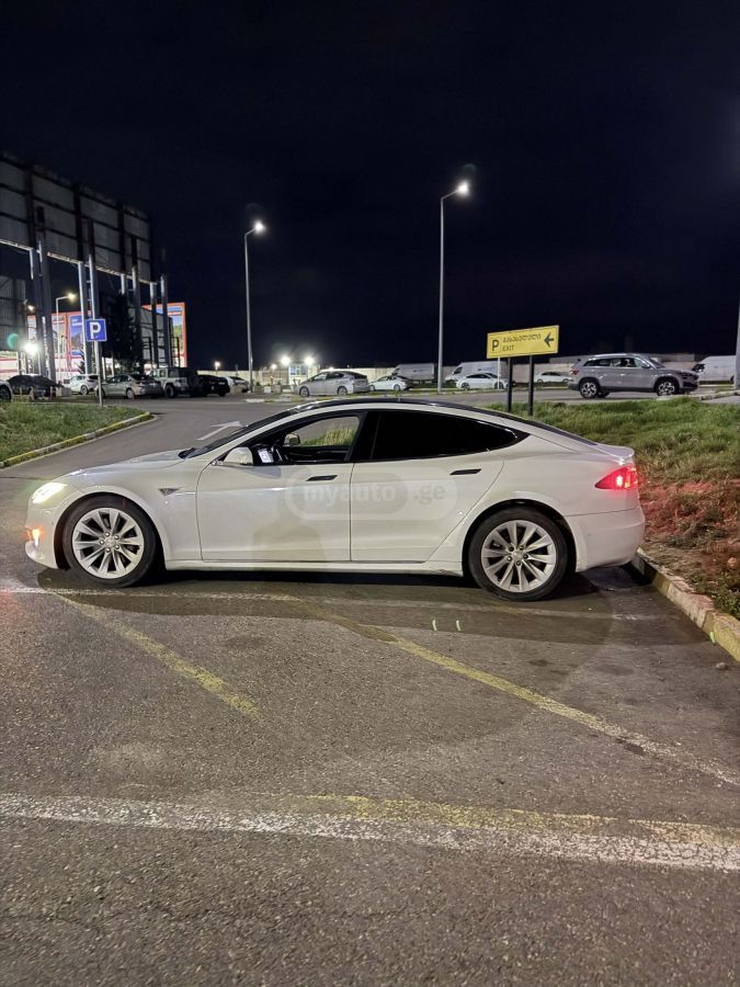 Tesla Model S - фото 9