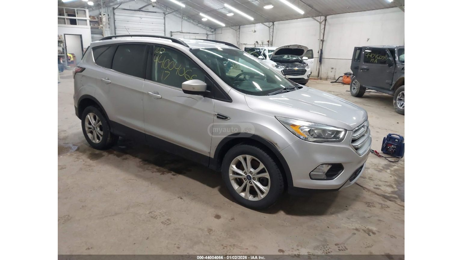 Ford Escape - фото 1