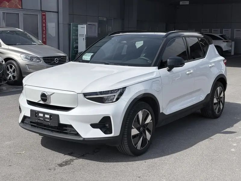 Volvo XC 40 2024 — миниатюра 1