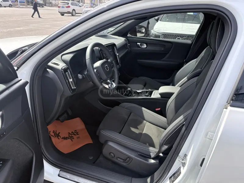 Volvo XC 40 2024 — миниатюра 8