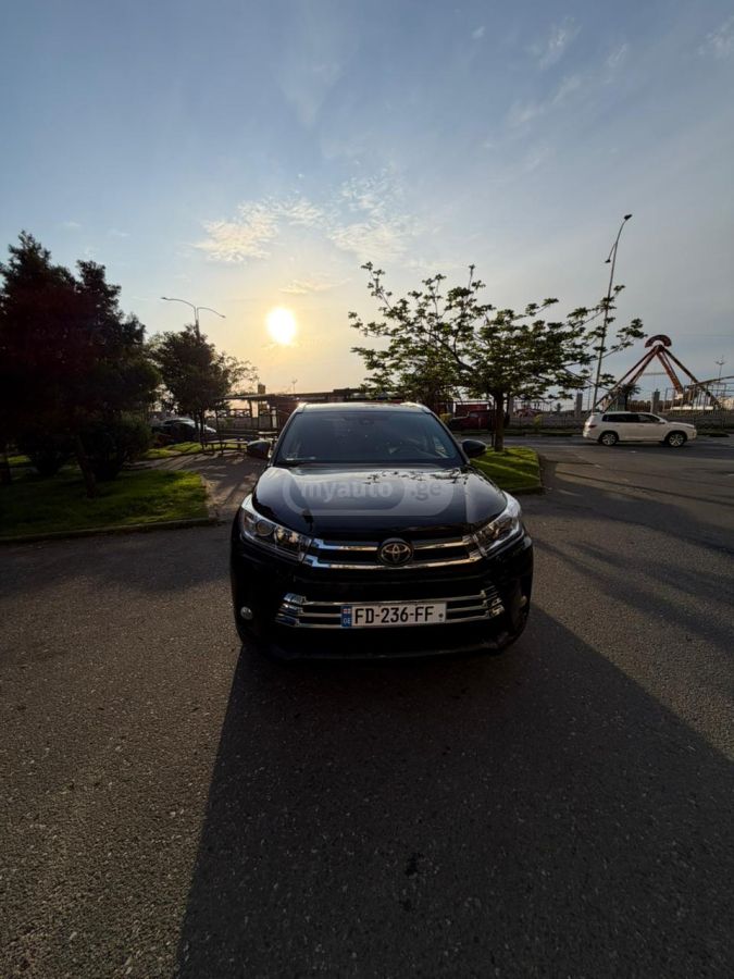 Toyota Highlander - фото 1