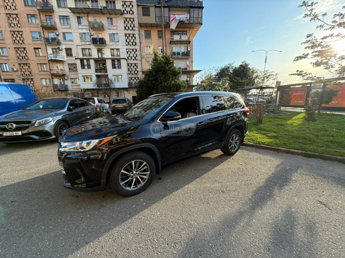 Toyota Highlander - фото 2