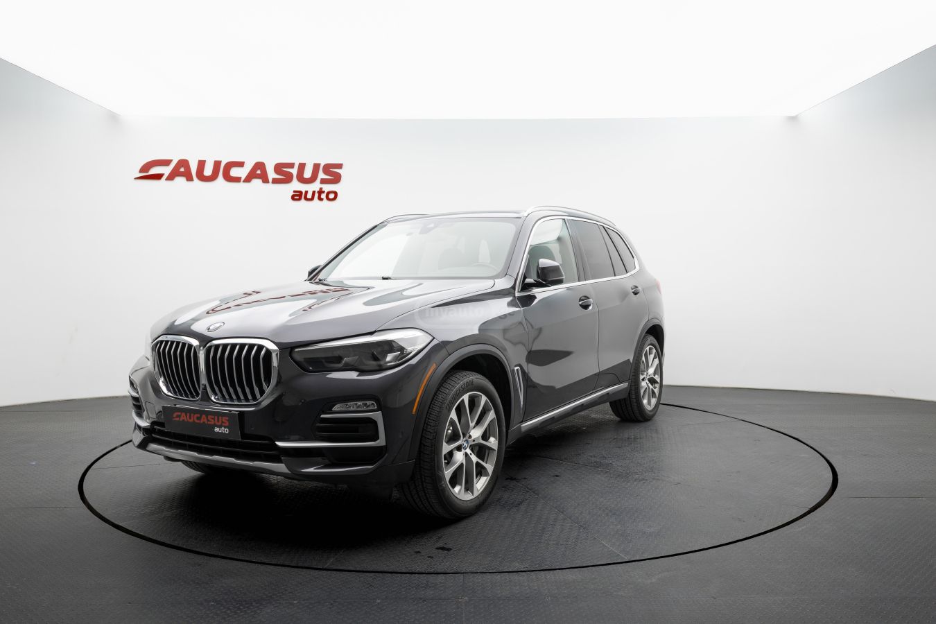BMW X5 - фото 1