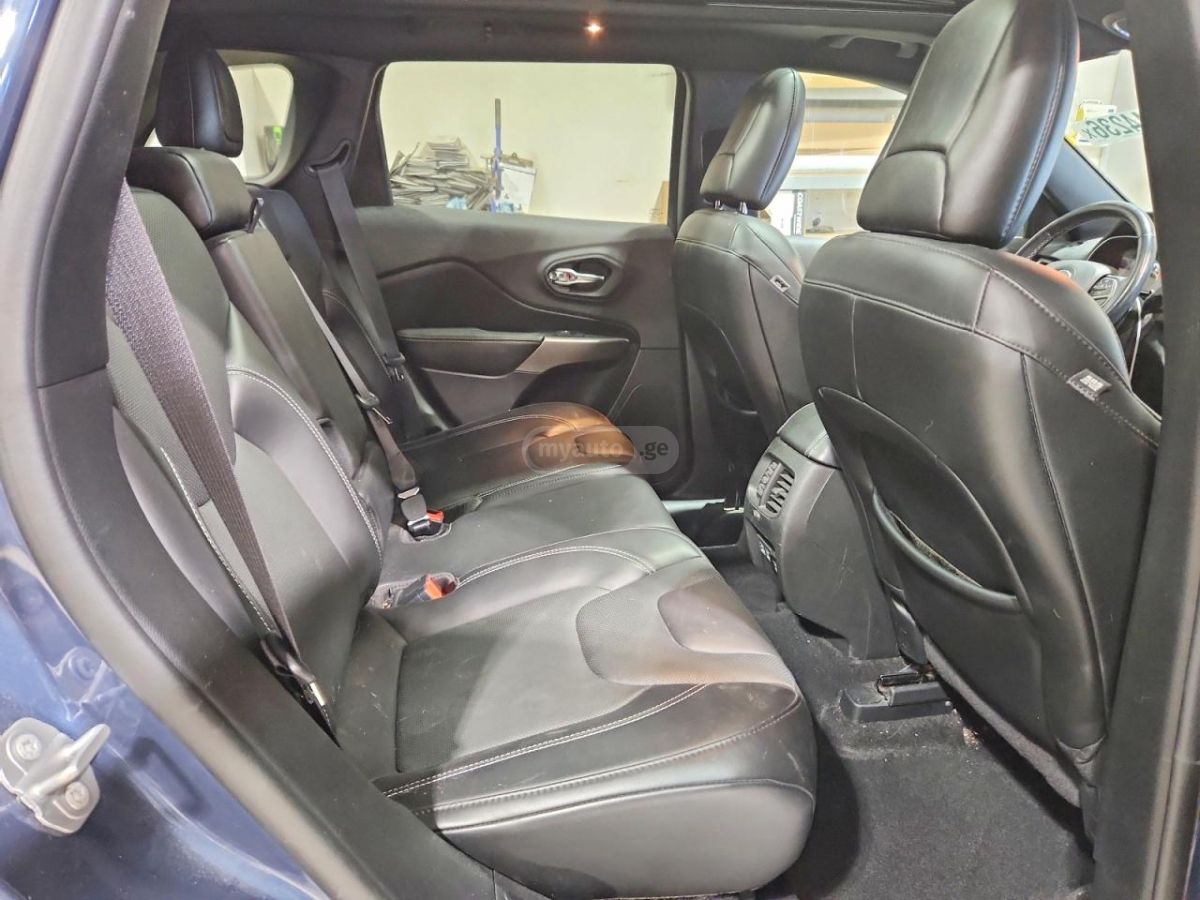 Jeep Cherokee - фото 11