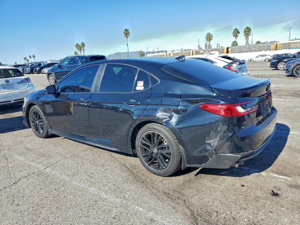 Toyota Camry - фото 3