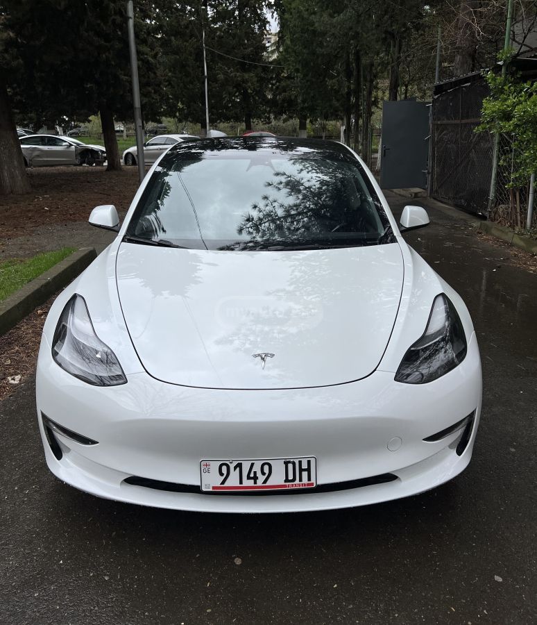 Tesla Model 3 - фото 1