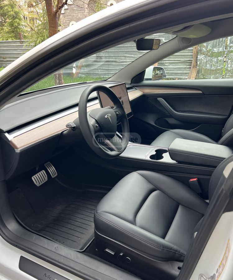 Tesla Model 3 - фото 11