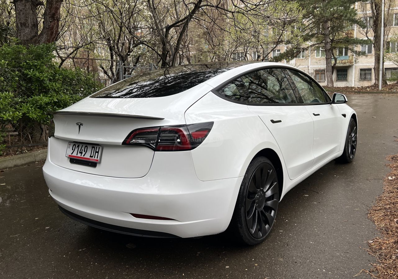 Tesla Model 3 - фото 6