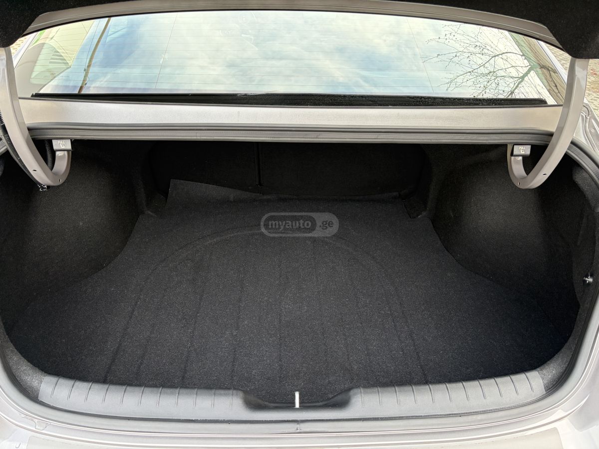 Hyundai Elantra - фото 11