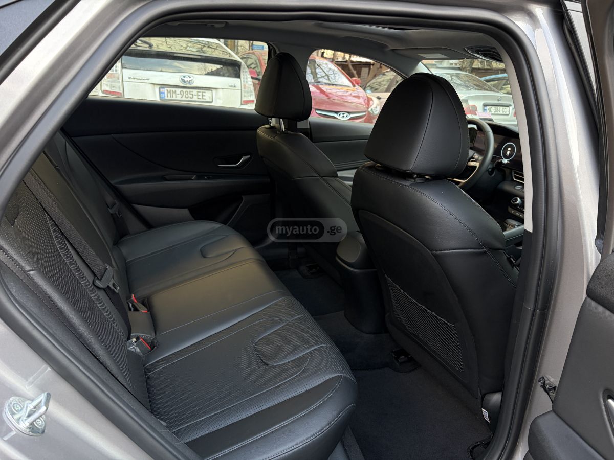 Hyundai Elantra - фото 12