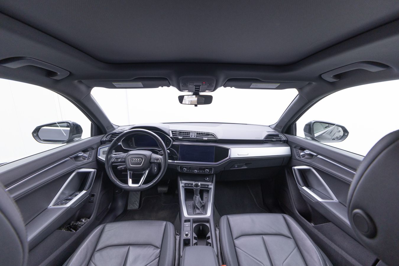 Audi Q3 - фото 8