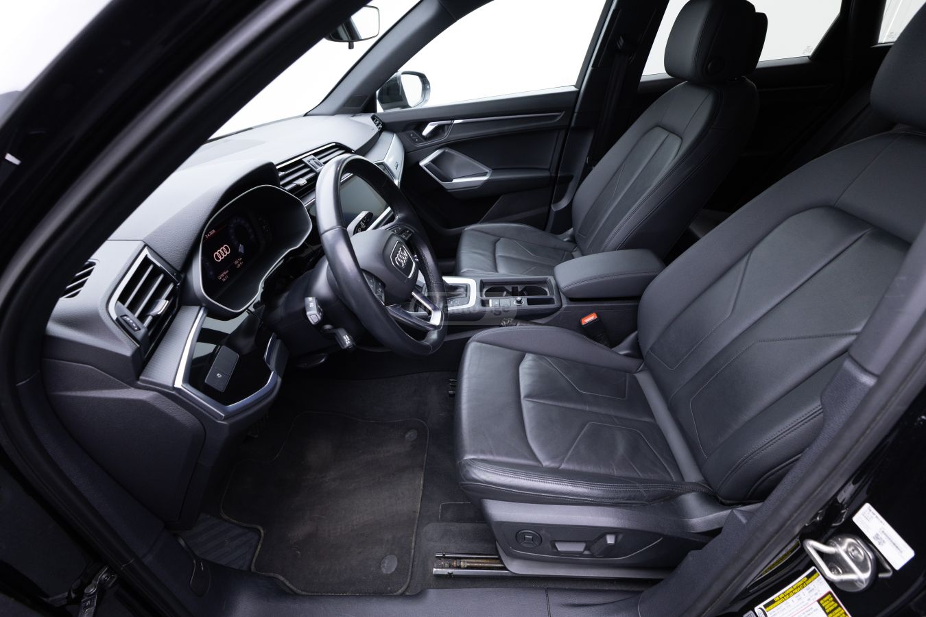 Audi Q3 - фото 9