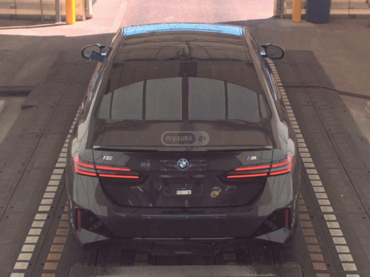 BMW I7 - фото 4