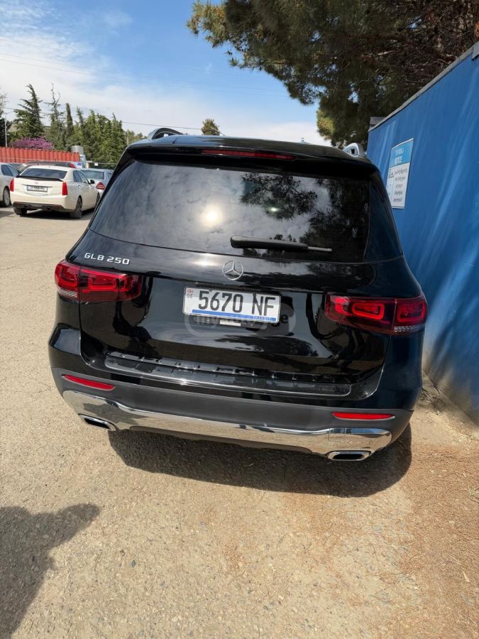Mercedes-Benz GLB 250 - фото 3