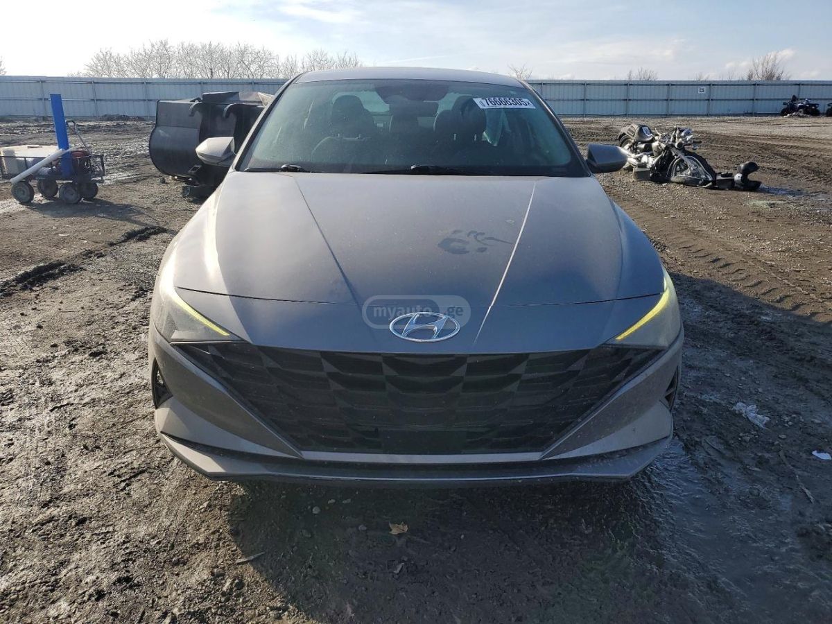 Hyundai Elantra - фото 1