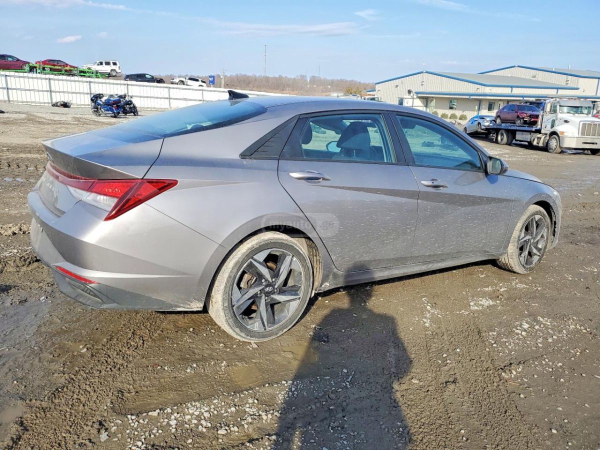 Hyundai Elantra - фото 4