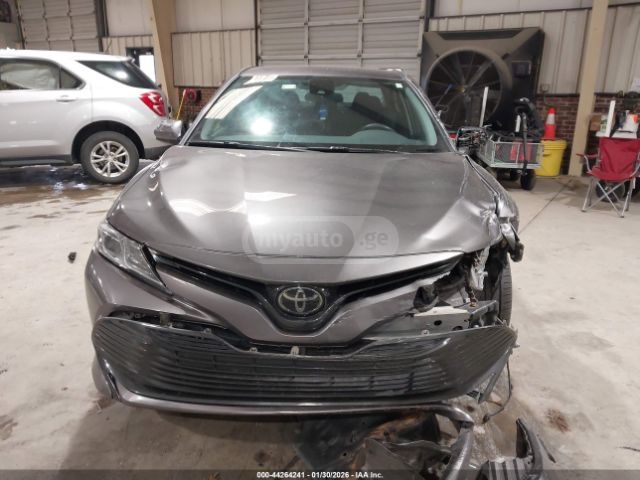 Toyota Camry - фото 3