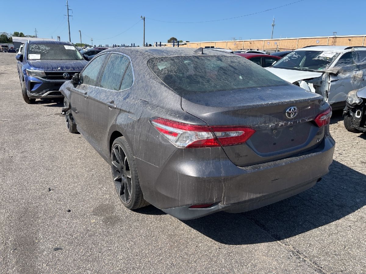 Toyota Camry - фото 4