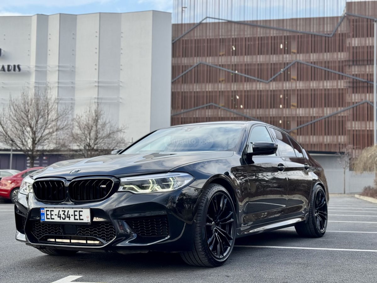 BMW M5 - фото 1