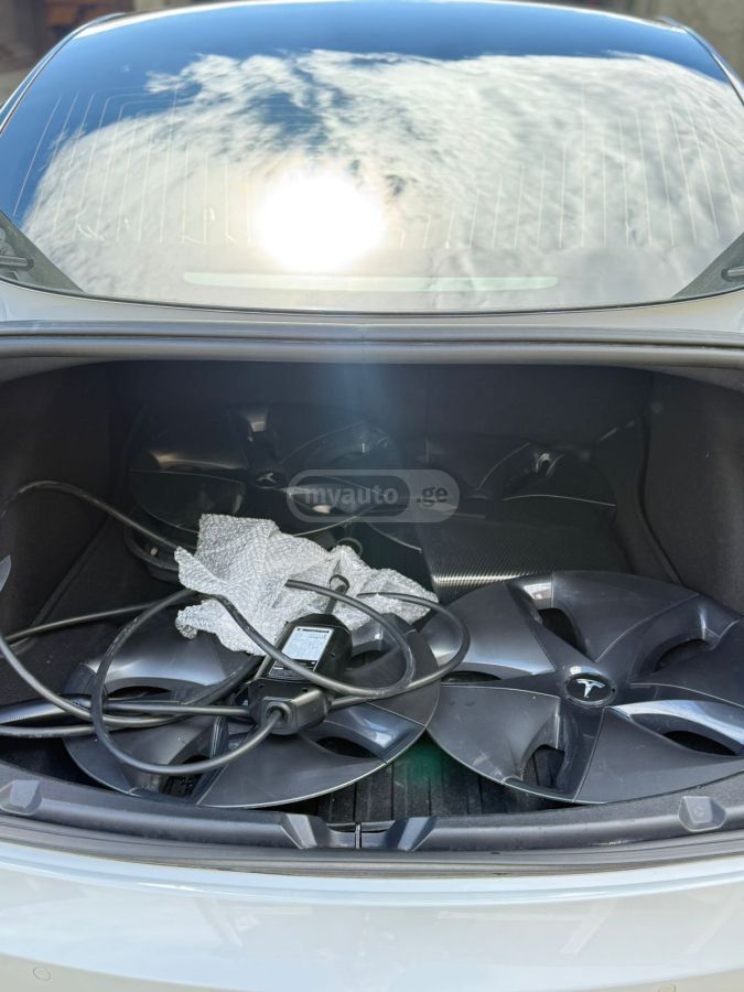 Tesla Model 3 - фото 11