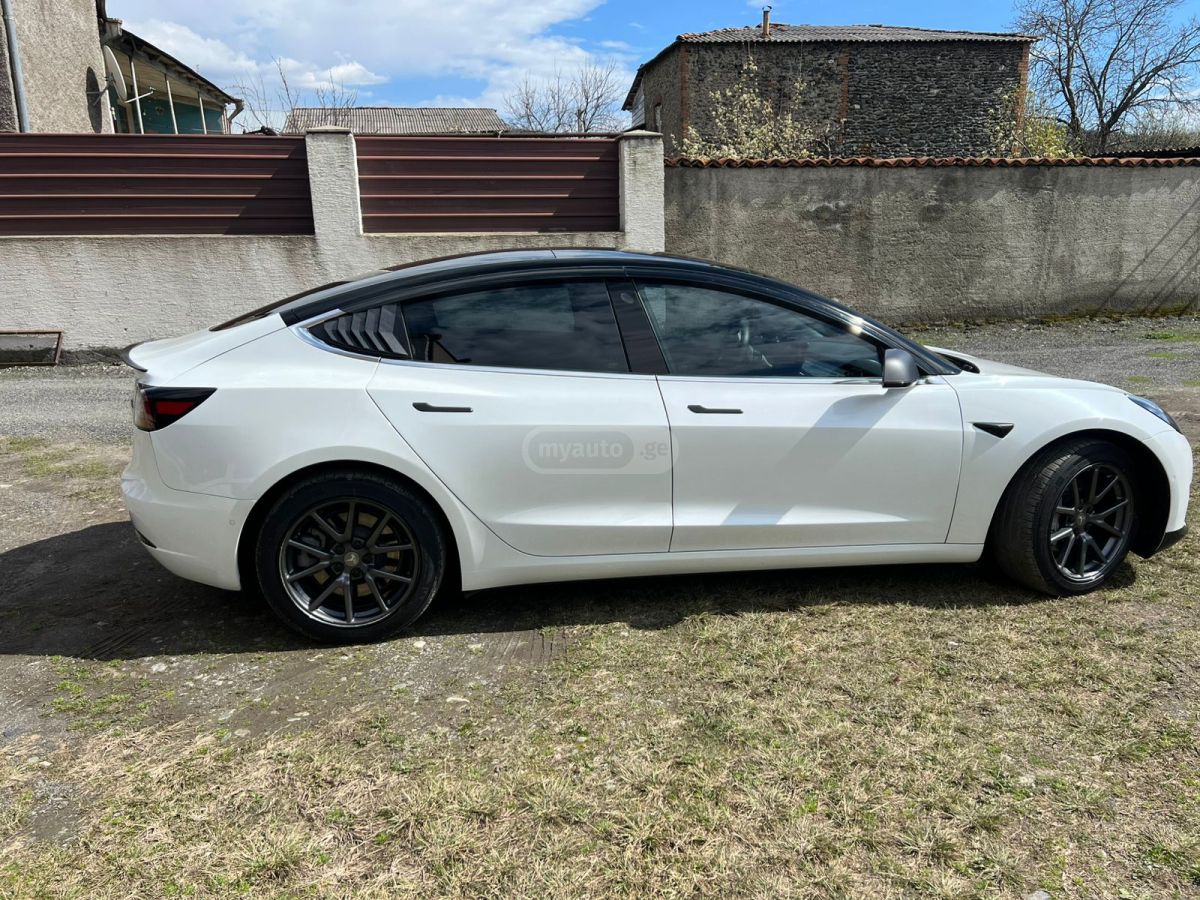 Tesla Model 3 - фото 6