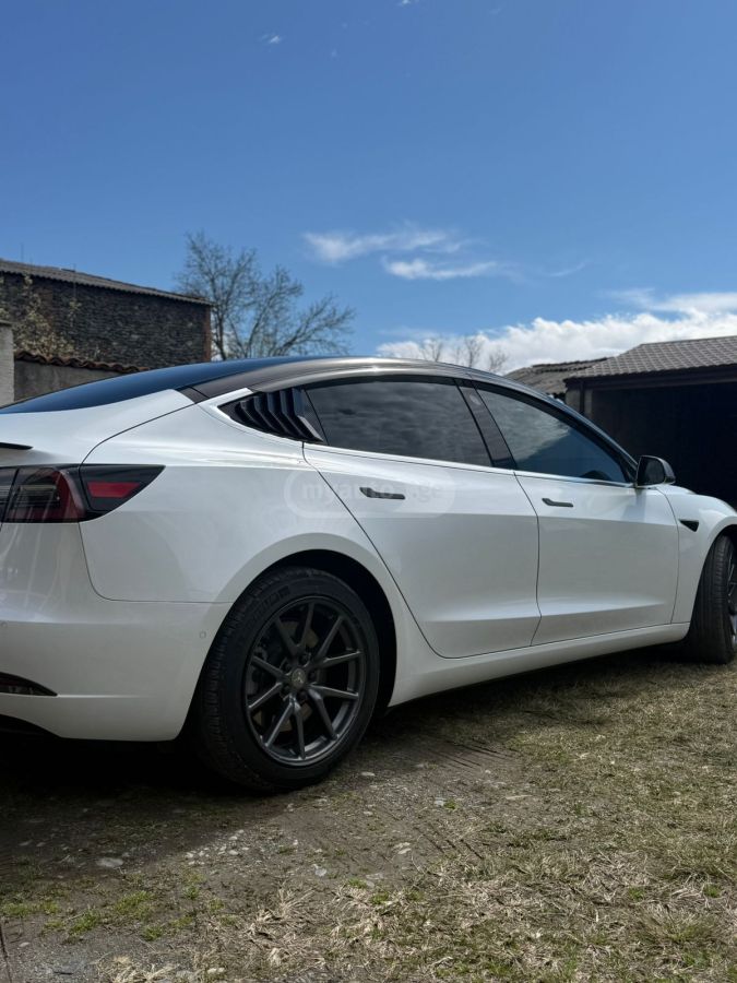 Tesla Model 3 - фото 7