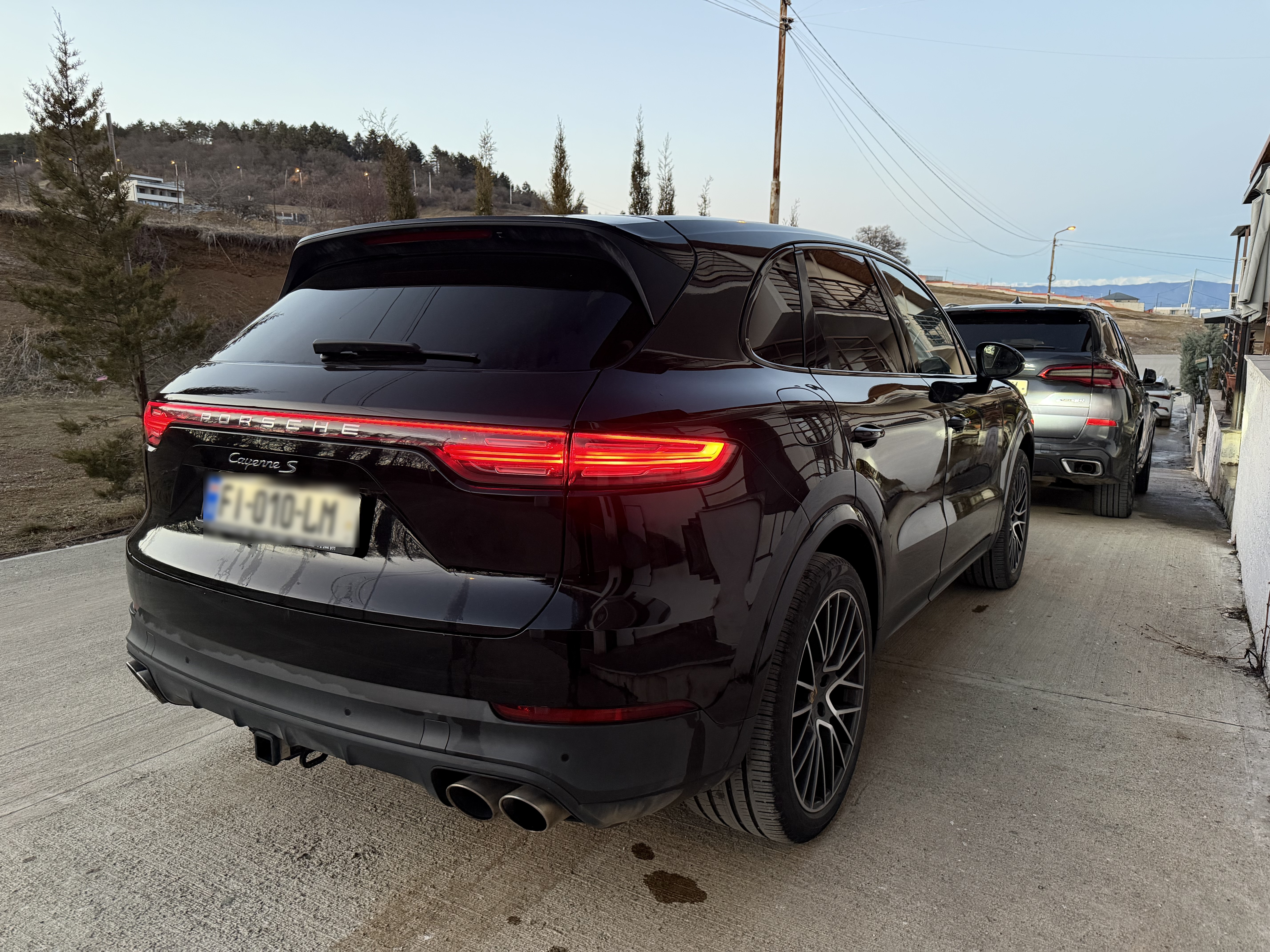 Porsche Cayenne - фото 1