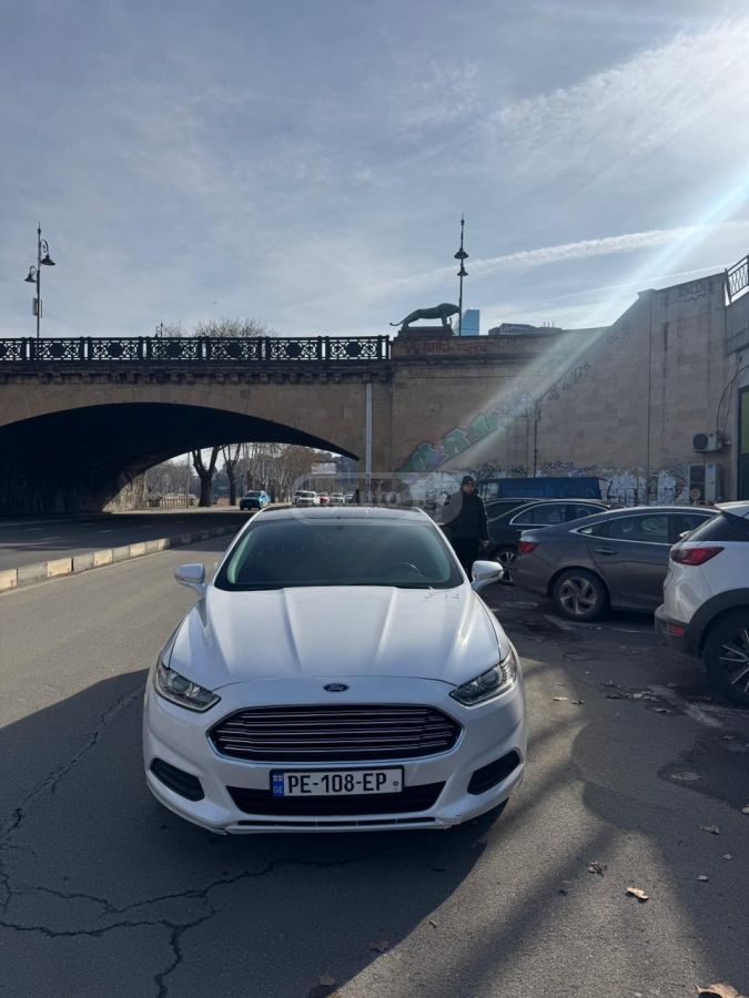 Ford Fusion - фото 1